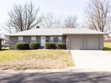 4980 NE Chouteau Drive, Kansas City, MO 64119