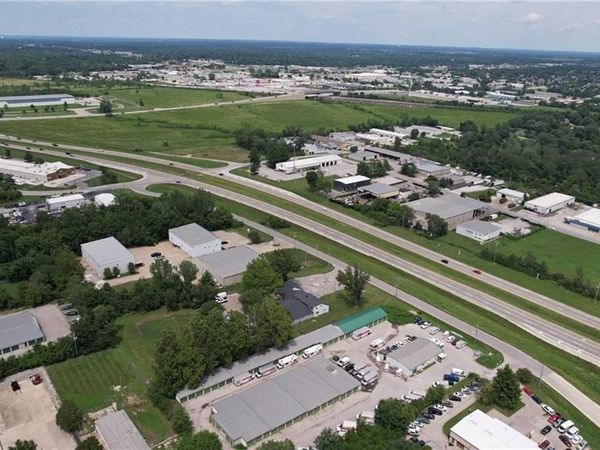 1600 SW Market Street, Lee's Summit, MO 64081