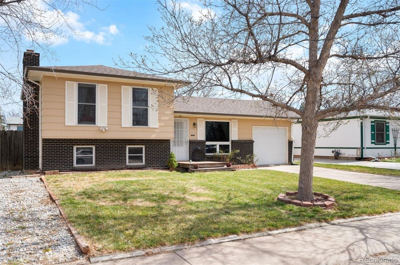 1052 Lewiston Street, Aurora, CO 80011 Main Photo