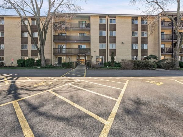 640 Murray Lane , Unit 111, Des Plaines, IL 60016