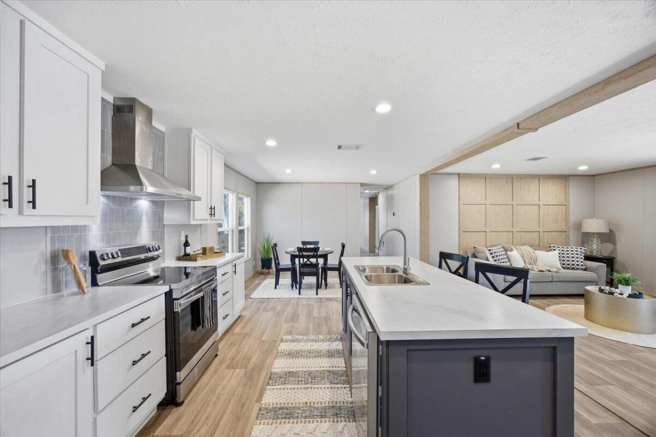 662 Country Pond Lane Photo 10