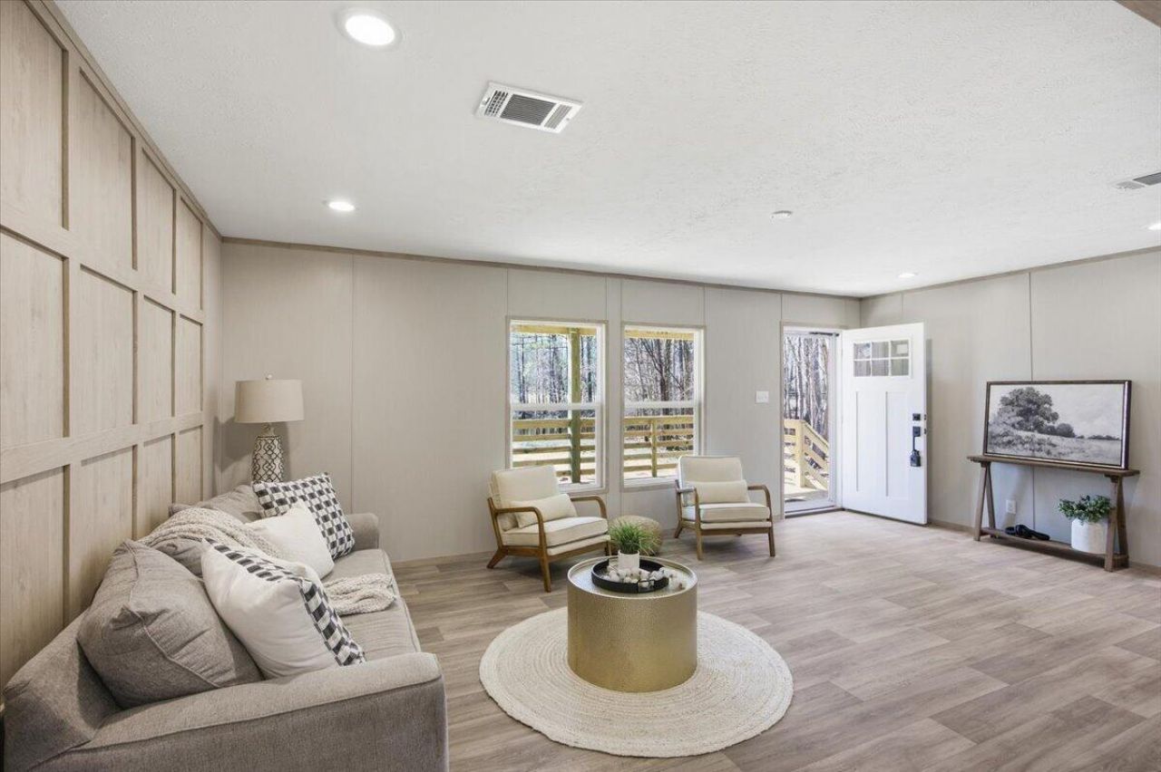 662 Country Pond Lane Photo 12