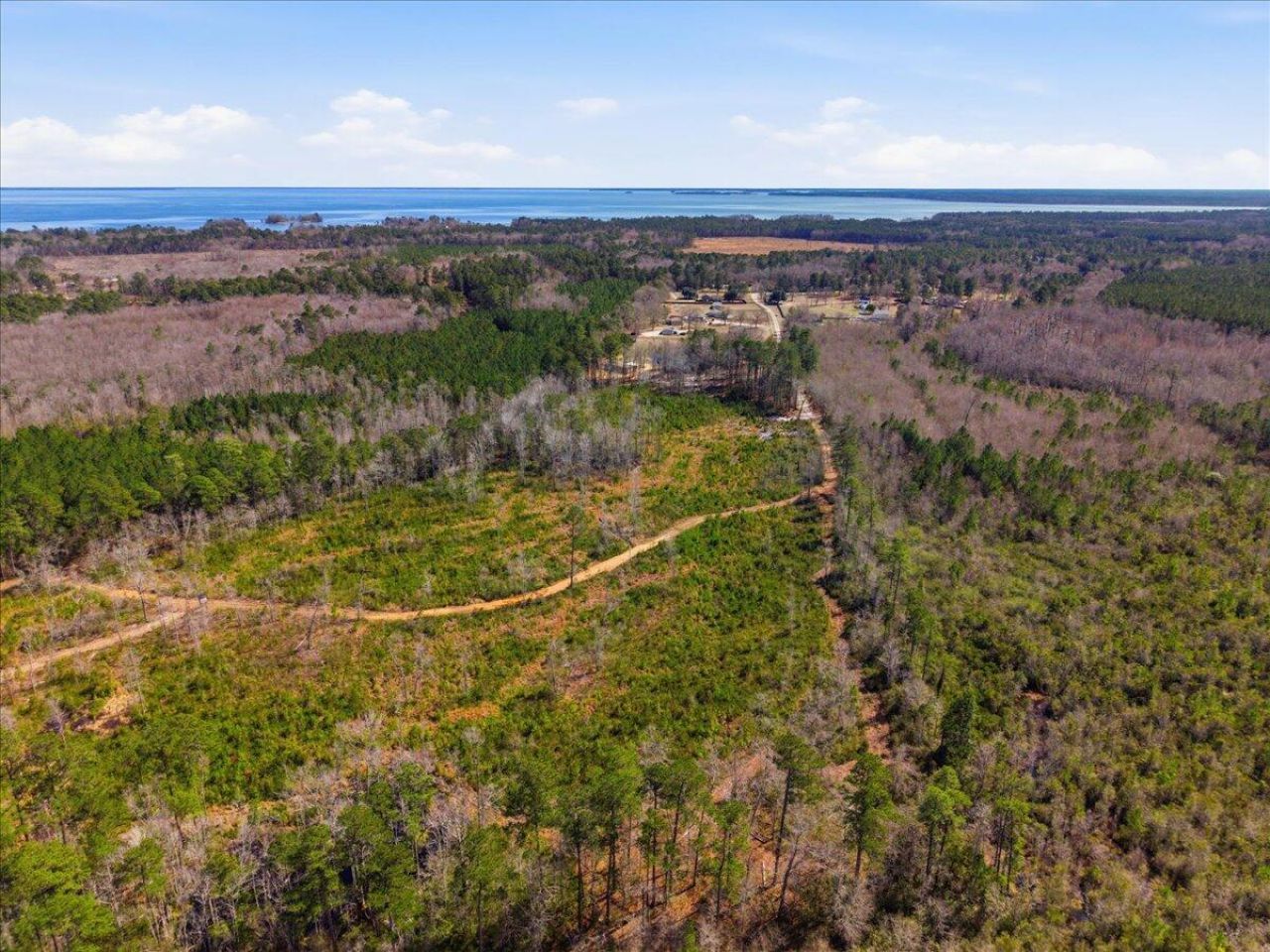 662 Country Pond Lane Photo 40