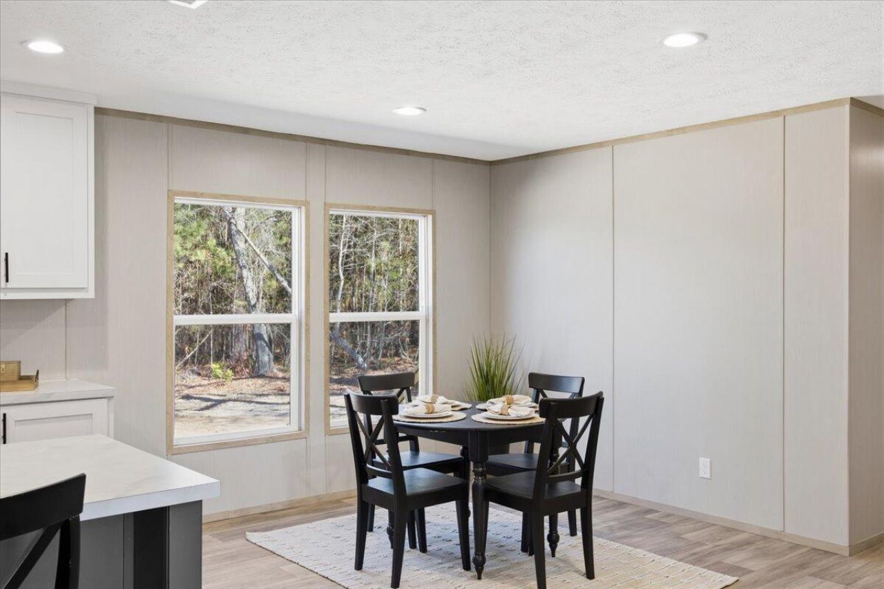 662 Country Pond Lane Photo 7