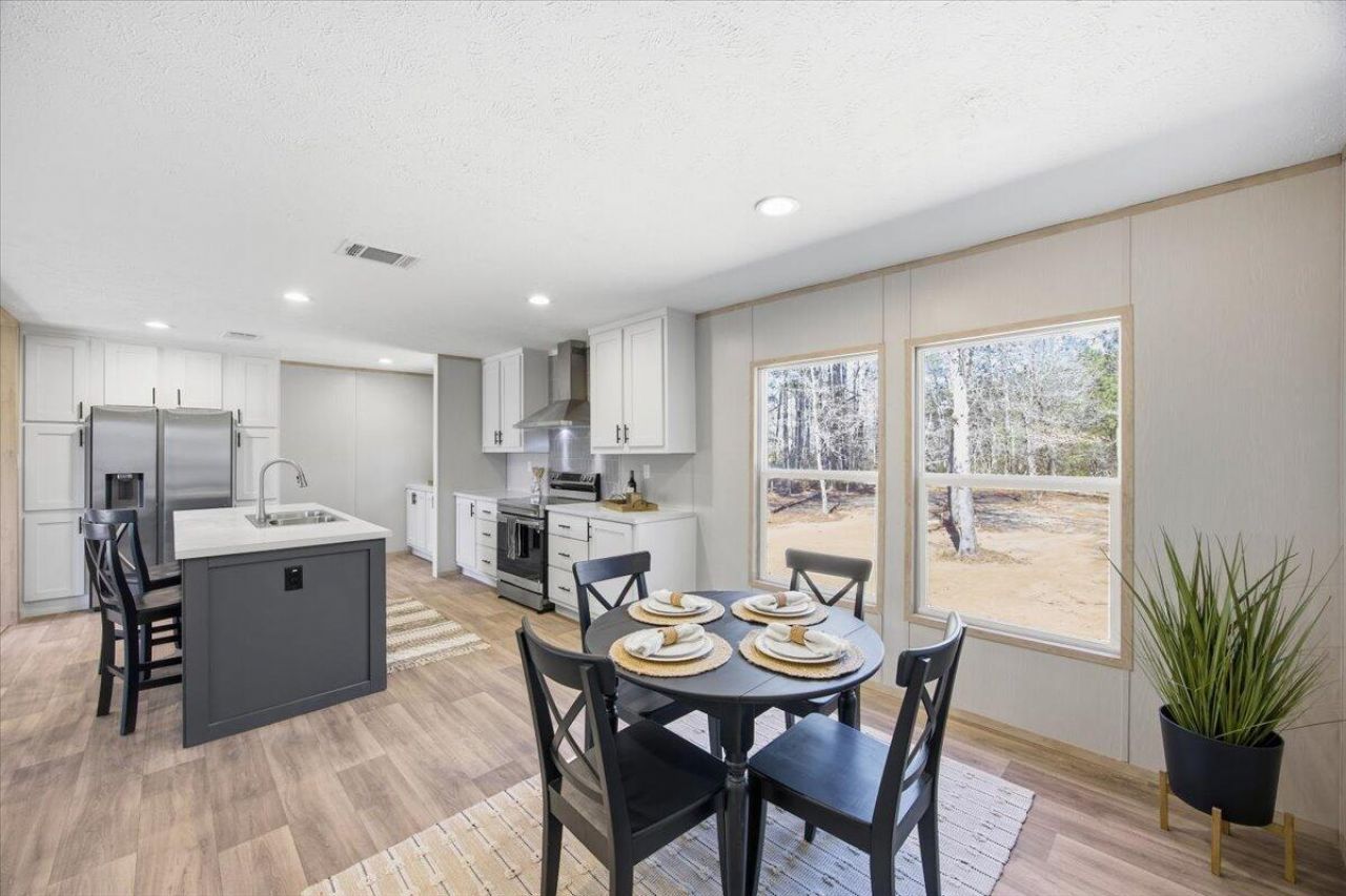 662 Country Pond Lane Photo 8