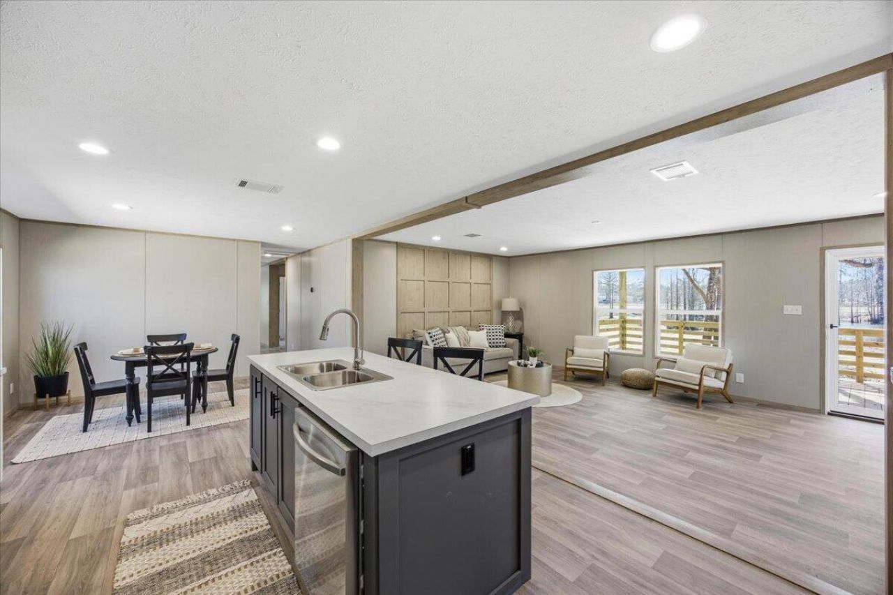 662 Country Pond Lane Photo 9