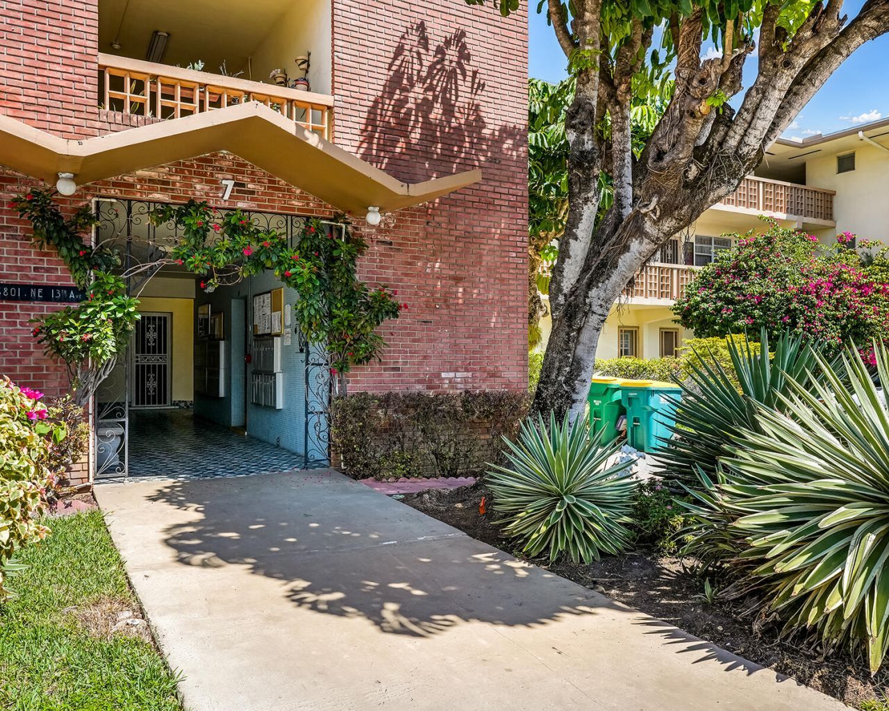 16801 NE 13th Avenue, Unit 308, Miami, FL 33162 Photo