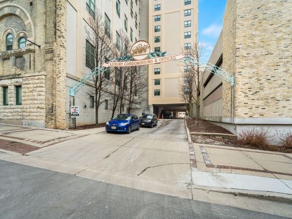 270 E Highland Ave, Unit 841, Milwaukee, WI 53202