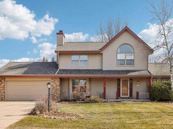 W142N10472 Magnolia Dr, Germantown, WI 53022