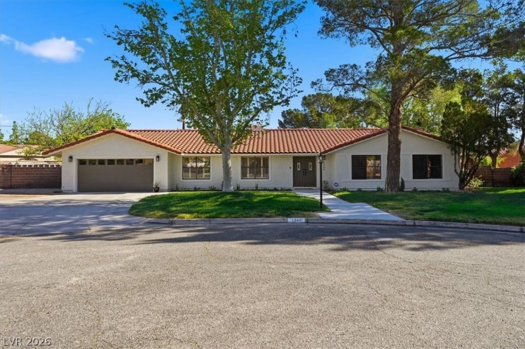 1300 S Tenaya Way, Las Vegas, NV 89117 Main Photo