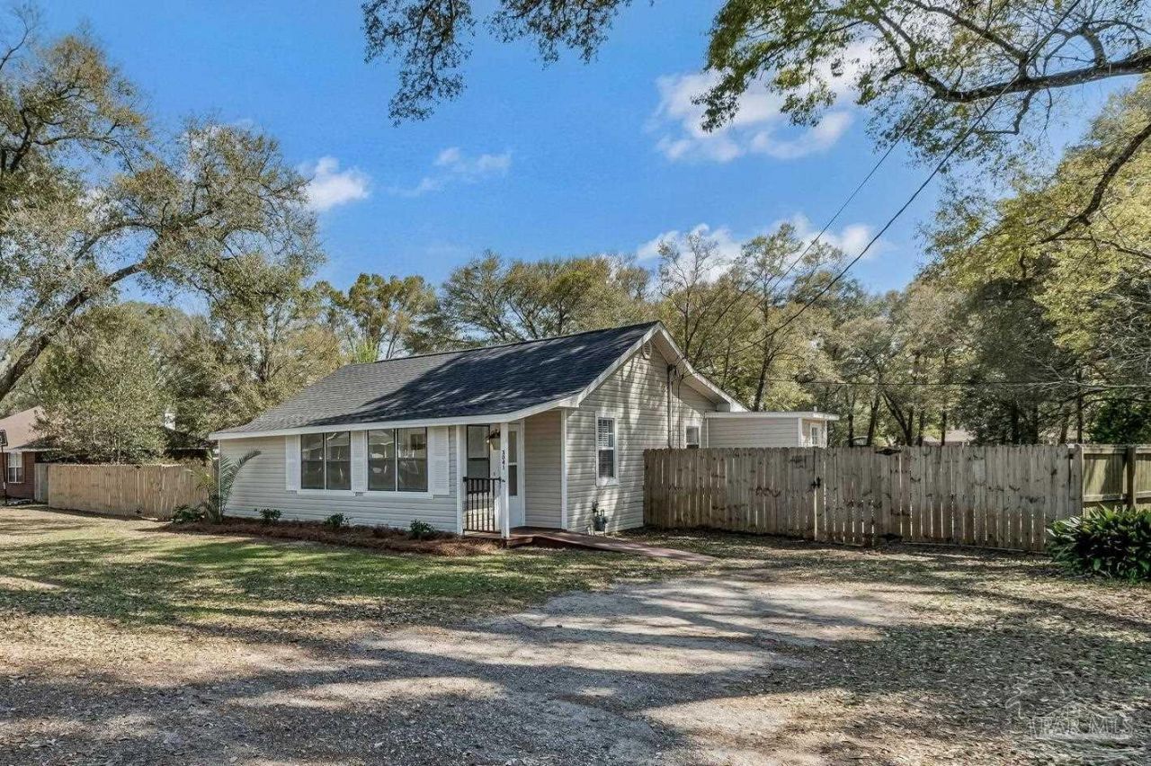3041 Godwin Ln, Pensacola, FL 32526 Main Photo