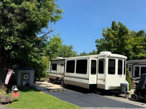 4229 E Parkway #165, Gatlinburg, TN 37738