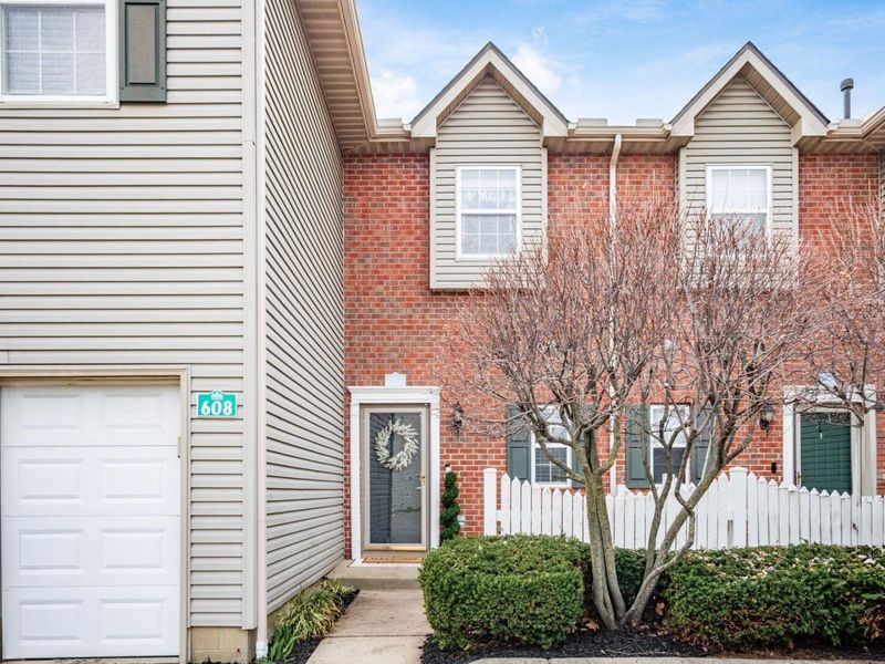 608 Spring Valley Drive, Lewis Center, OH 43035 Photo 2