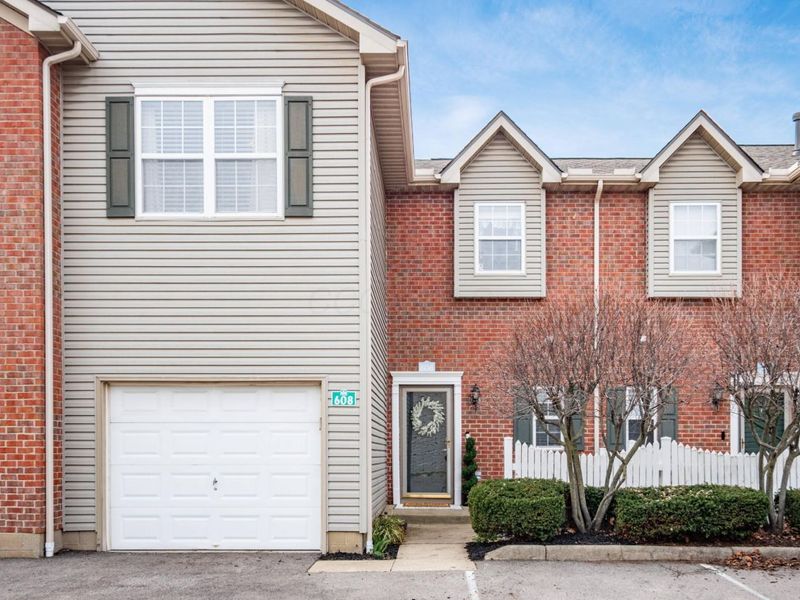 608 Spring Valley Drive, Lewis Center, OH 43035 Photo 3