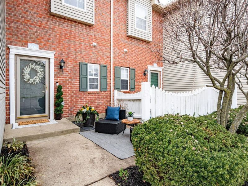 608 Spring Valley Drive, Lewis Center, OH 43035 Photo 4