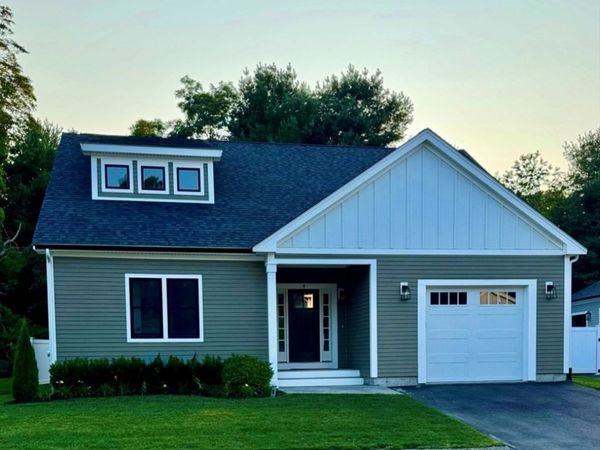 4 Josiah Path, Falmouth, MA 02540