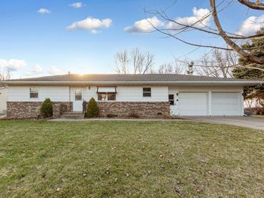 580 N Waterville Avenue, Le Center, MN 56057