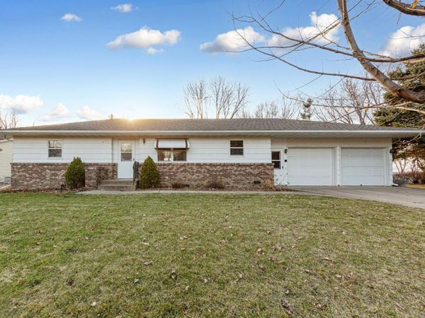 580 N Waterville Avenue, Le Center, MN 56057