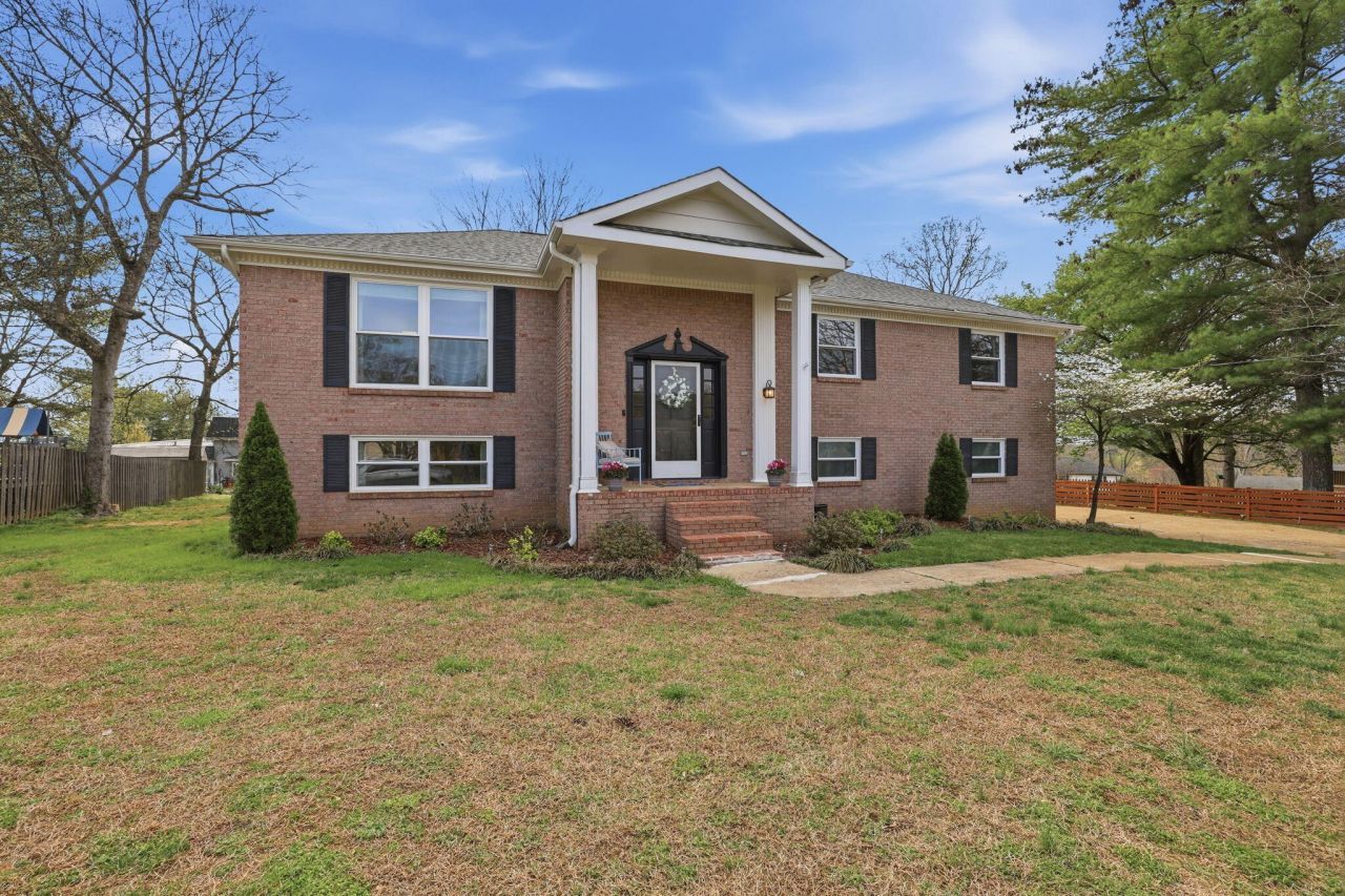 1715 Lake Wood Circle, Hixson, TN 37343 Main Photo