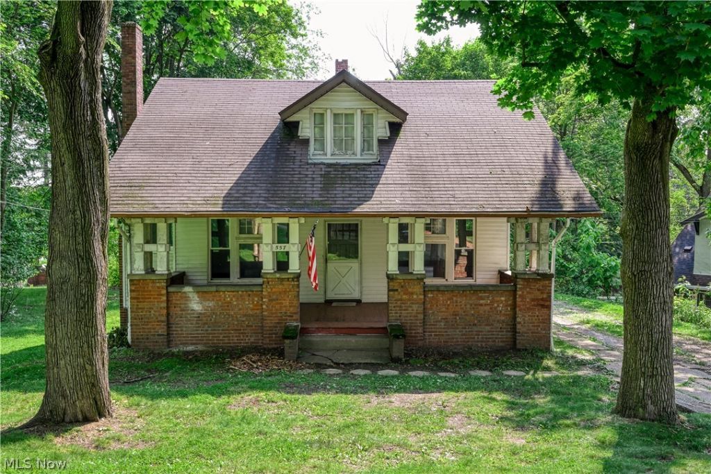 557 Weber Avenue , Akron, OH 44303 Main Photo