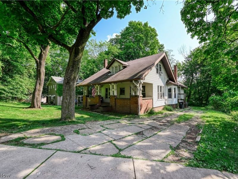 557 Weber Avenue, Akron, OH 44303 Photo 2