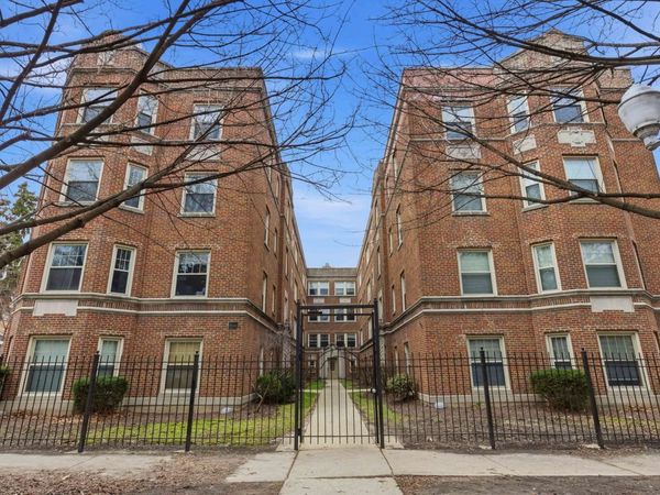 7318 N Honore Street , Unit 403, Chicago, IL 60626