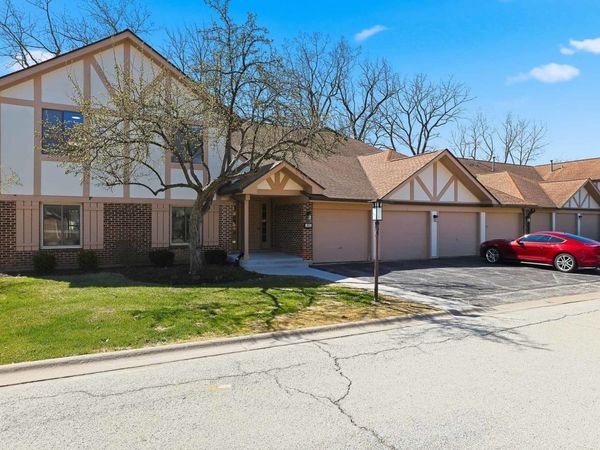 905 Knottingham Drive, Unit 2A, Schaumburg, IL 60193