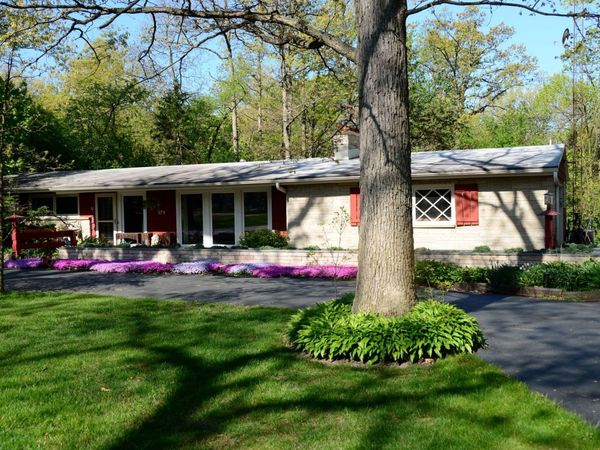 371 S Saint Marys Road , Libertyville, IL 60048