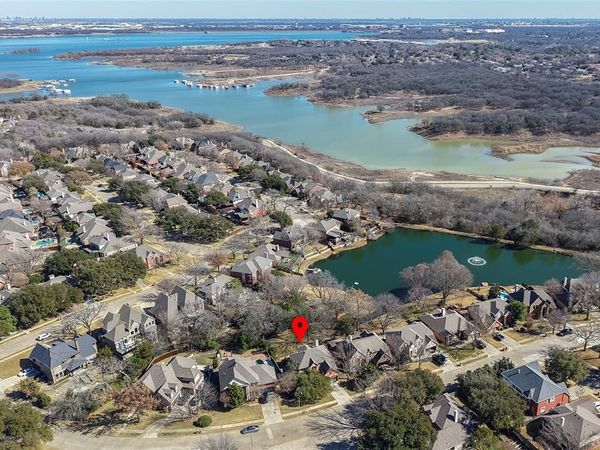 2718 Hidden Lake Drive, Grapevine, TX 76051
