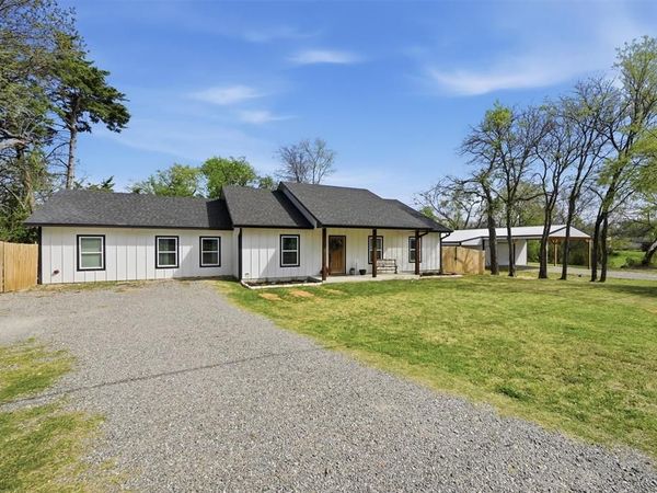 501 Bonham Street , Tom Bean, TX 75489