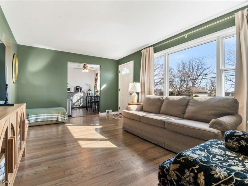 584 Hilbish Avenue, Akron, OH 44312 Photo 4