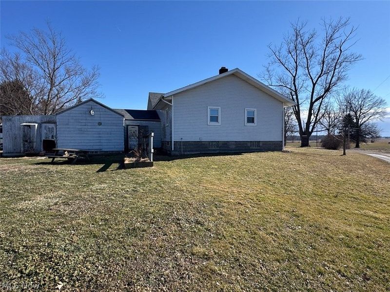 10131 Columbus Road NE, Louisville, OH 44641 Photo 3