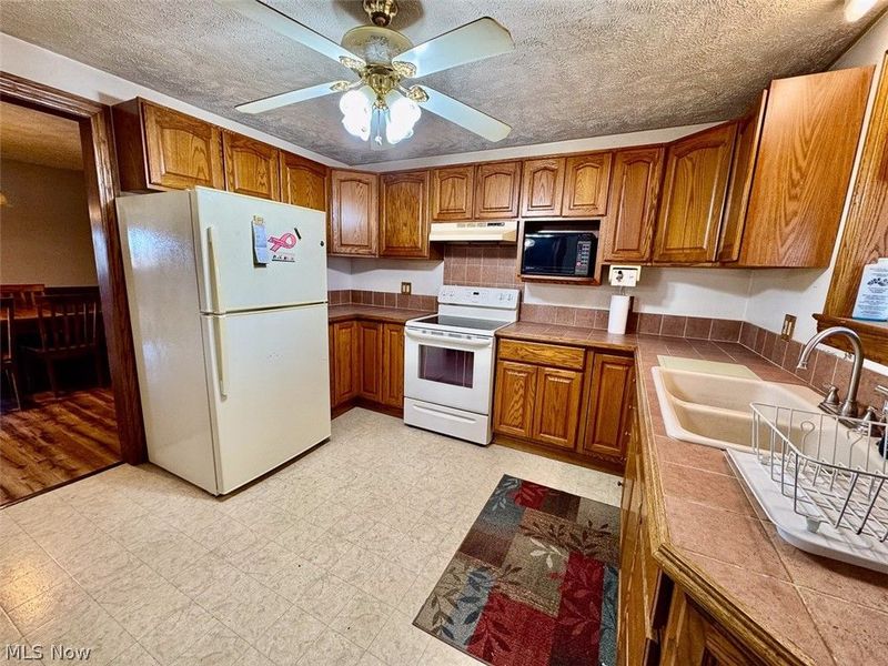 10131 Columbus Road NE, Louisville, OH 44641 Photo 6