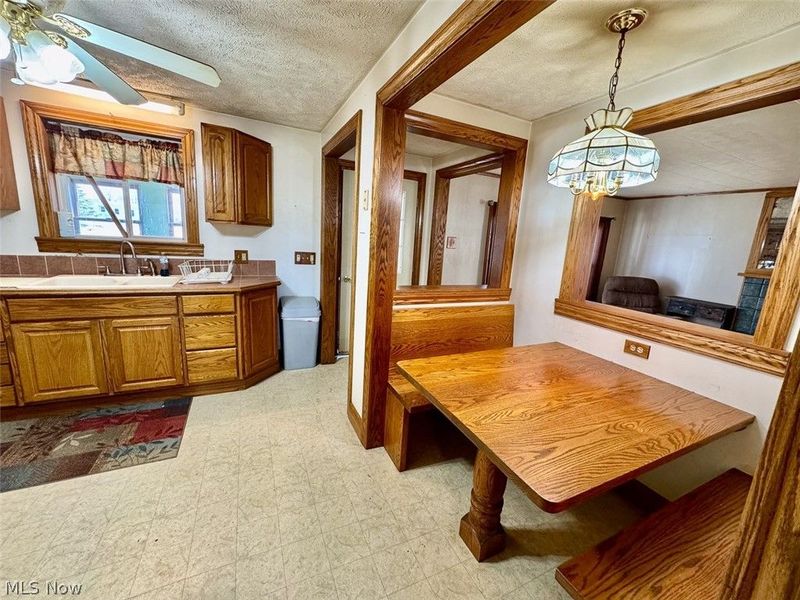 10131 Columbus Road NE, Louisville, OH 44641 Photo 8