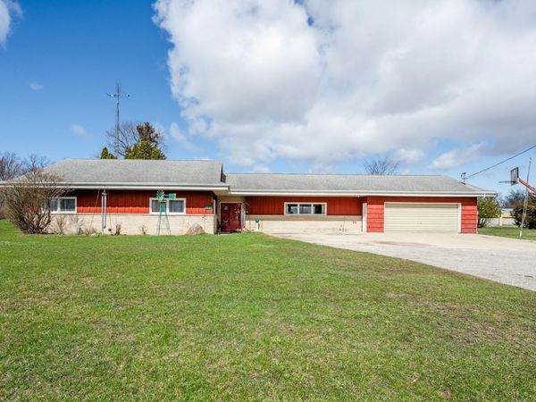 7081 W US 12 Highway, Three Oaks, MI 49128