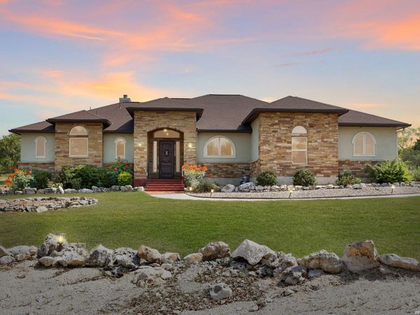 1208 Decanter Dr., New Braunfels, TX 78132