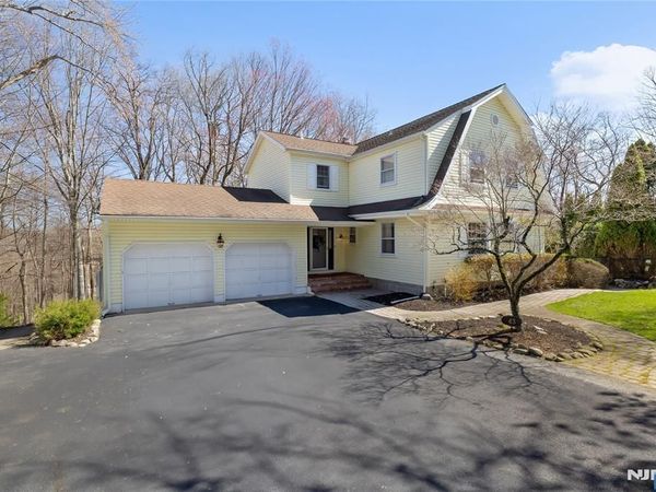 43 Hering Road, MONTVALE, NJ 07645