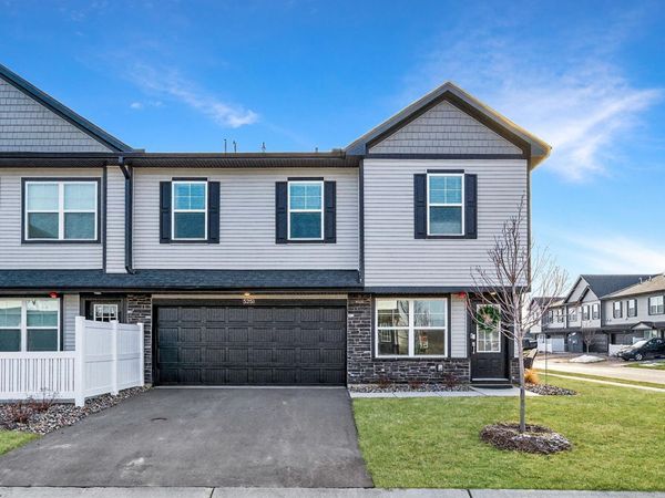 5251 Long Pointe Pass, Woodbury, MN 55129