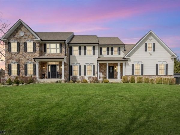 38 Still Hollow Rd, Tewksbury, NJ 08833