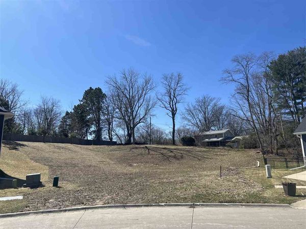 720 Silver Ln, Iowa City, IA 52245