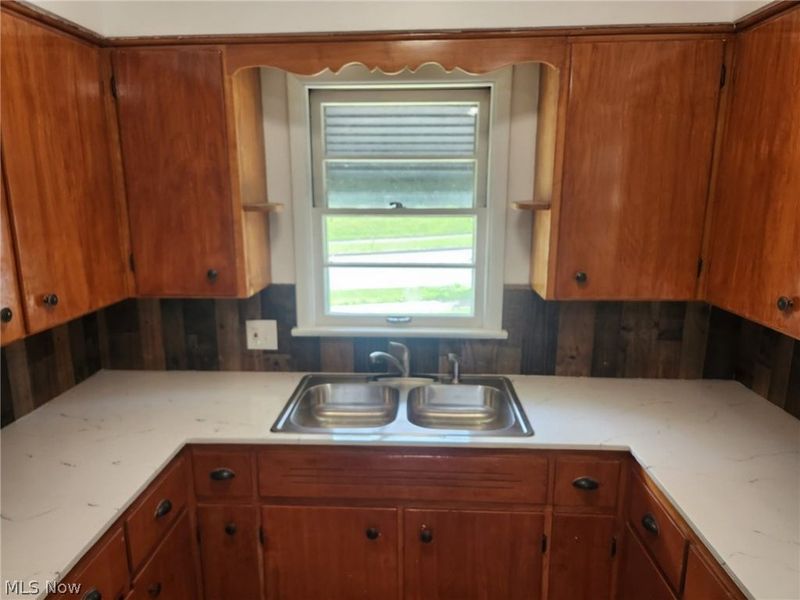 600 Eastland Avenue, Akron, OH 44305 Photo 6