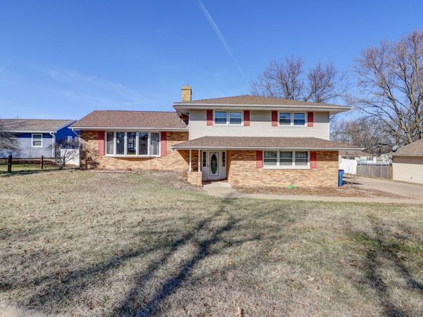 1411 2nd Avenue , Camanche, IA 52730