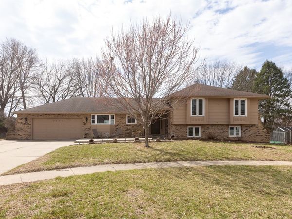 7508 Benton Drive, Urbandale, IA 50322