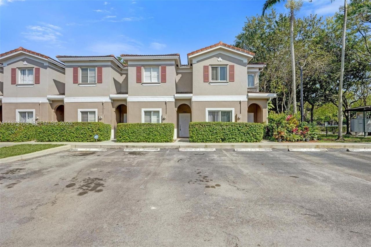 4403 Woodland Cir, Tamarac, FL 33319 Photo