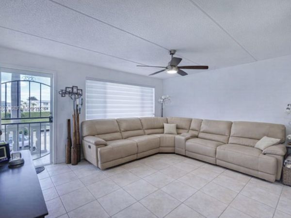 400 W Village Green Cir W , Unit 216, Palm Springs, FL 33461