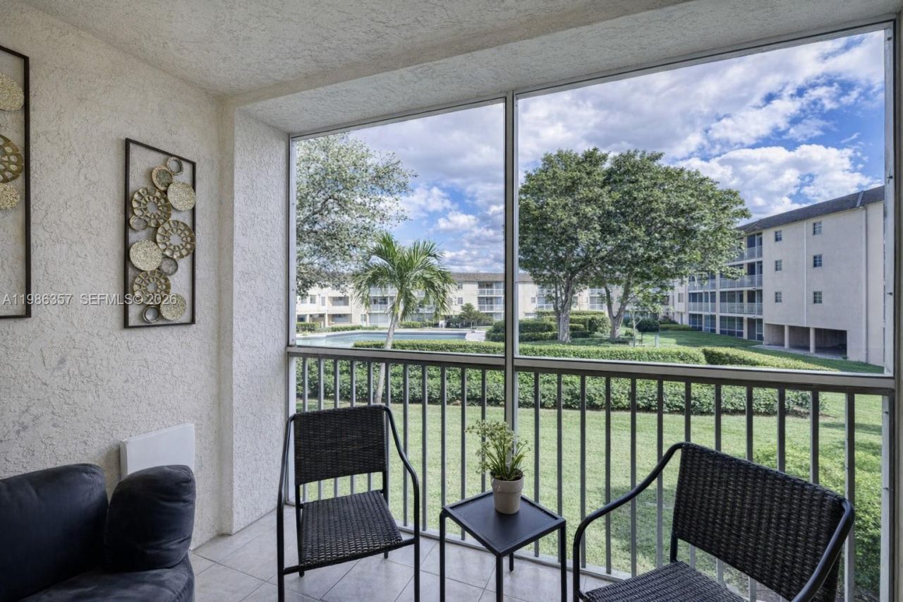 400 W Village Green Cir W, Unit 216, Palm Springs, FL 33461 Photo