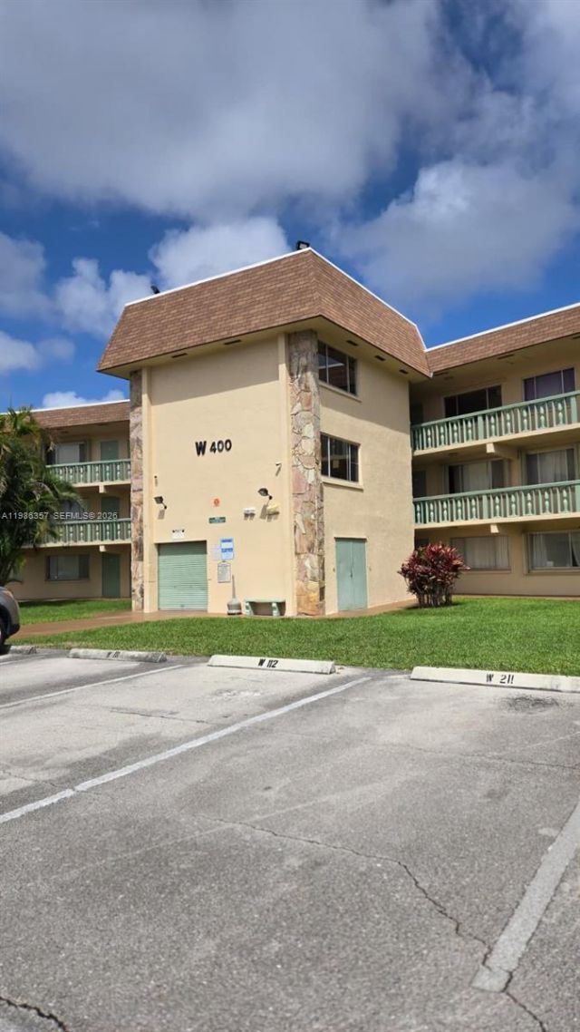 400 W Village Green Cir W, Unit 216, Palm Springs, FL 33461 Photo
