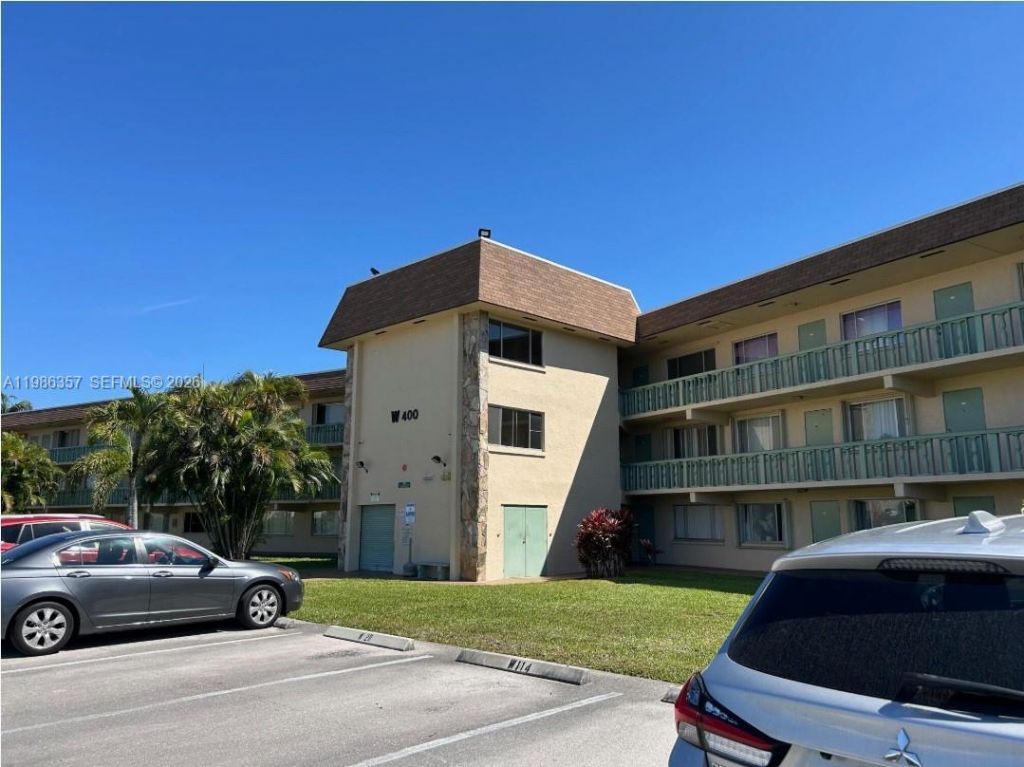 400 W Village Green Cir W, Unit 216, Palm Springs, FL 33461 Photo