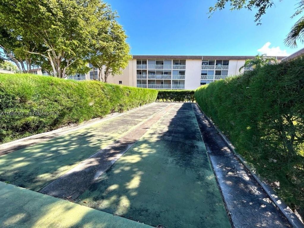 400 W Village Green Cir W, Unit 216, Palm Springs, FL 33461 Photo