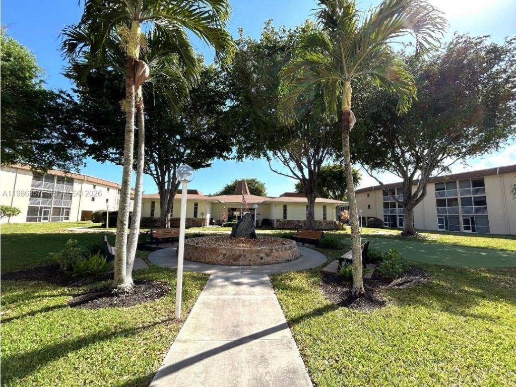400 W Village Green Cir W, Unit 216, Palm Springs, FL 33461 Photo